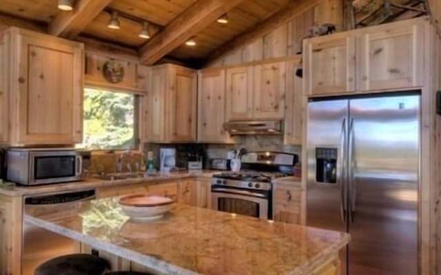 Tash Luxury Vacation Rental by RedAwning