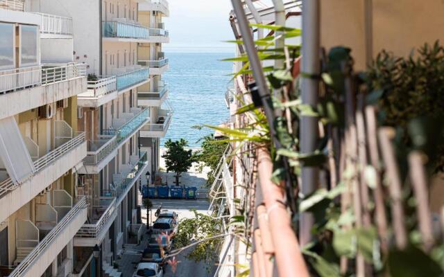 Loutraki apartment Greek open house