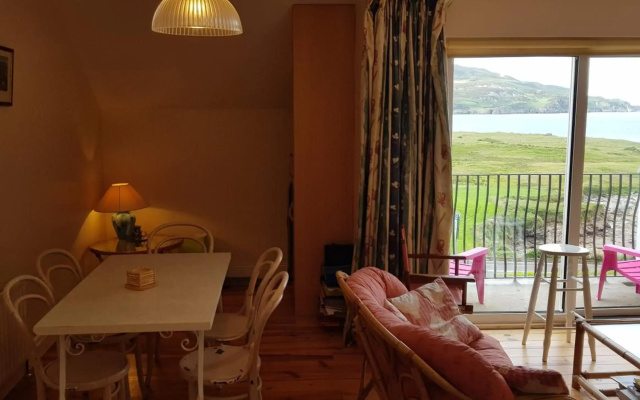 Beautiful 3 Bed Apartment with Balcony Sea View