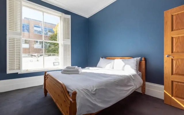 Charming 2 Bedroom House in Angel