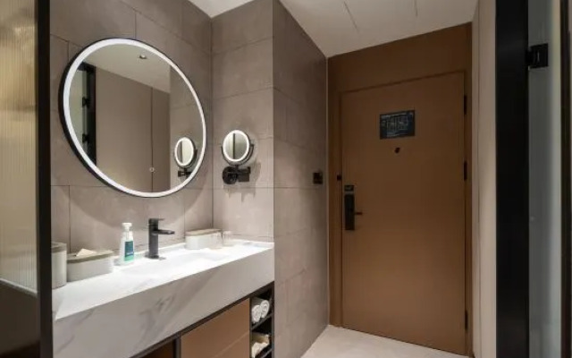 Atour Hotel Zhengzhou East Station East Plaza