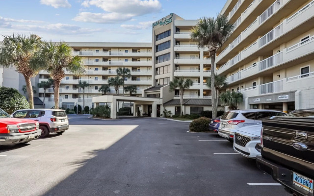 Inlet Reef 402 2 Bedroom Condo by RedAwning