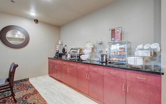 Cobblestone Hotel & Suites – Pulaski/Green Bay