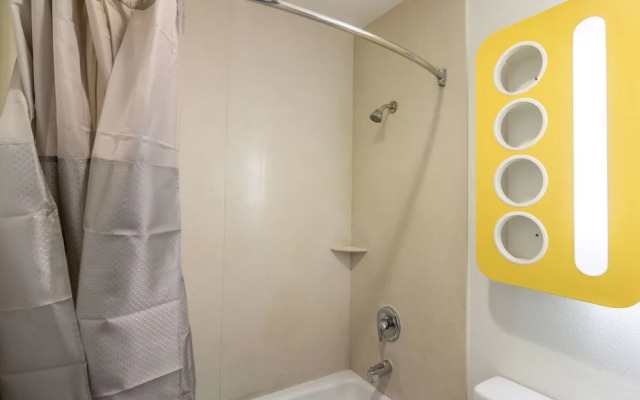 Motel 6 Bell Gardens, CA - Los Angeles