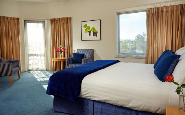 Saxton Lodge