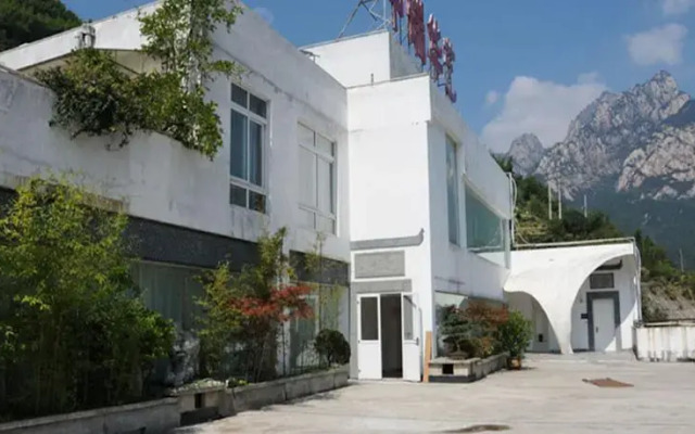 Zhongrui Huayi Hotel-Business Building