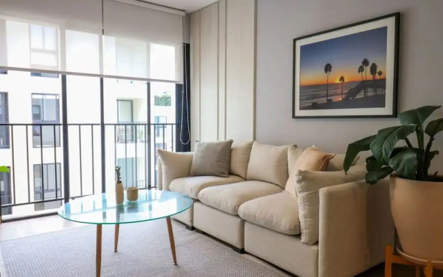 w Lively 2BR With Balcony in Miraflores