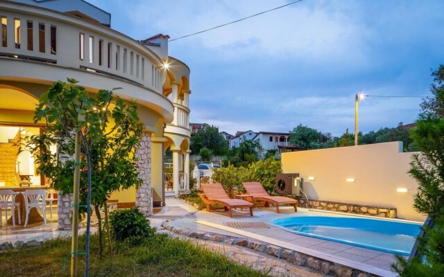 Charming Villa Rea In Sveti Filip I Jakov