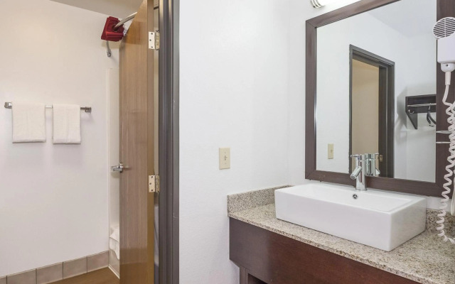 Red Roof Inn Columbus - Hebron