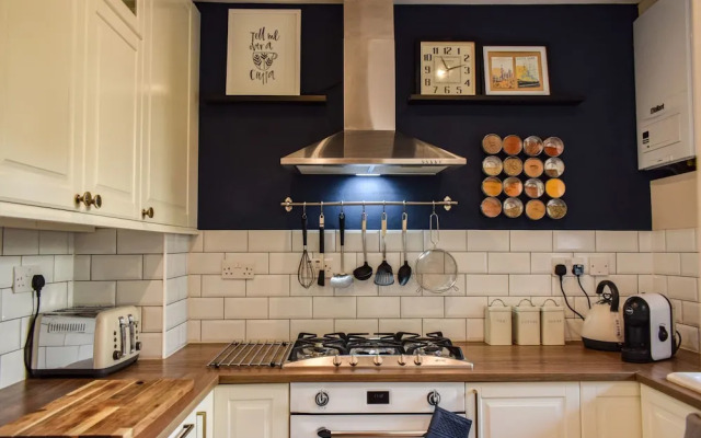 Charming 3 Bedroom Apartment From Cutty Sark