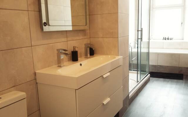 2 Bedroom Character Apartment Finnieston