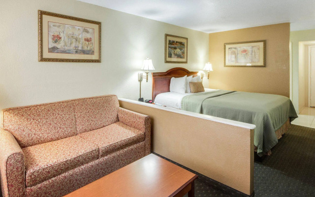 Econo Lodge Inn & Suites Eagle Pass