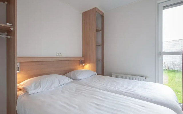 Lodge in Nieuwvliet-bad Near the Beach