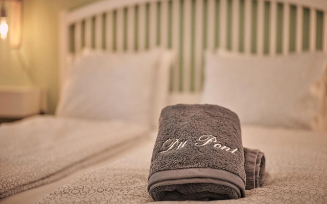 City Center Apartment with Mountain View