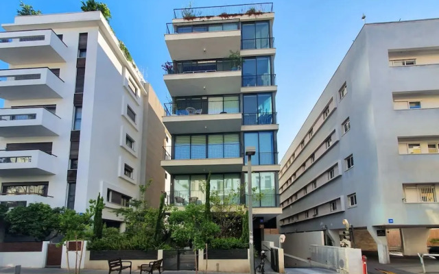 Exclusive 3Bdr 5M From Rothschild Tl40