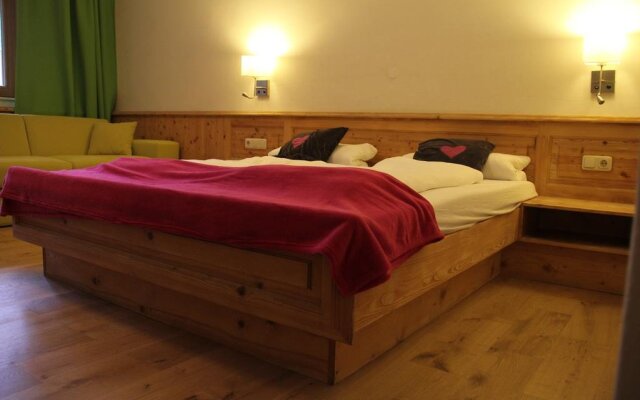 Hotel Family Alm Tirol