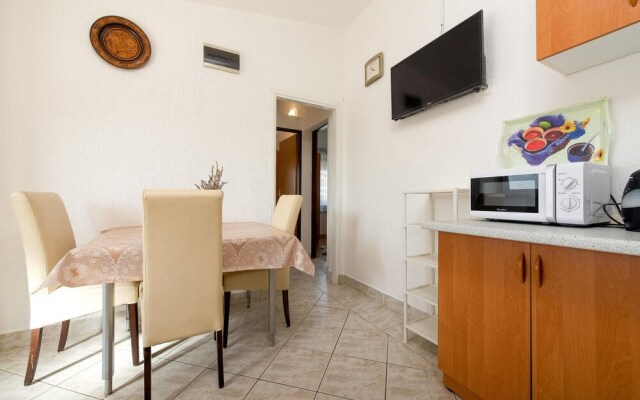 Beautiful Apartment in Vir With 2 Bedrooms and Wifi
