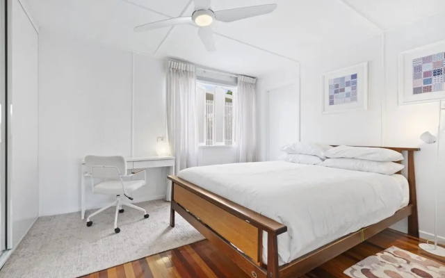 Spacious Family Home With Garden in Quiet Suburb