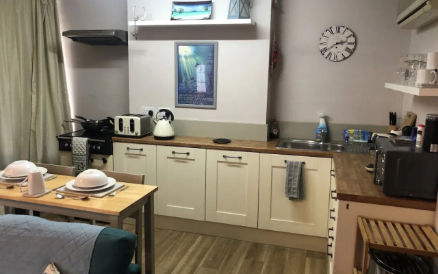 Superb Apartment With Sky Glass TV and Netflix