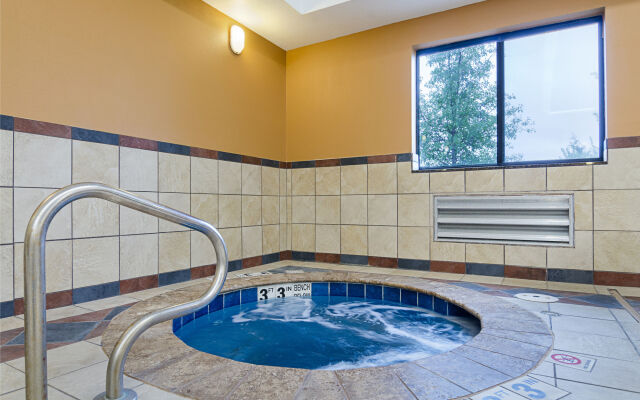 Holiday Inn Express & Suites Olathe South by IHG