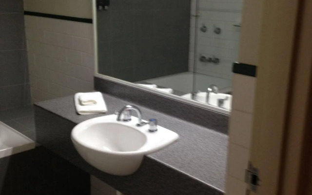 Francis Phillip Motor Inn