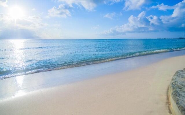 7 Mile Beach Resort & Club