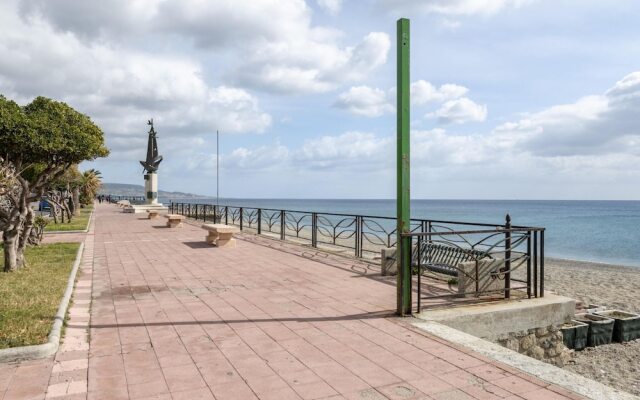 Simplistic Apartment in Siderno near Seabeach