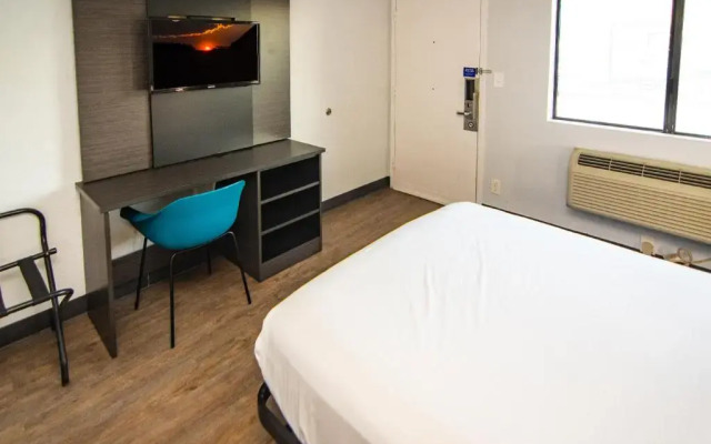 Motel 6 Lakeland, FL