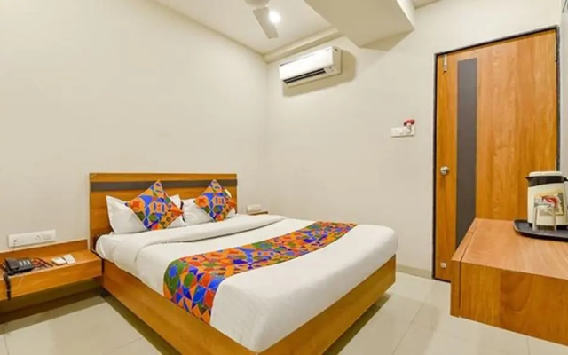 Fabhotel Happinex