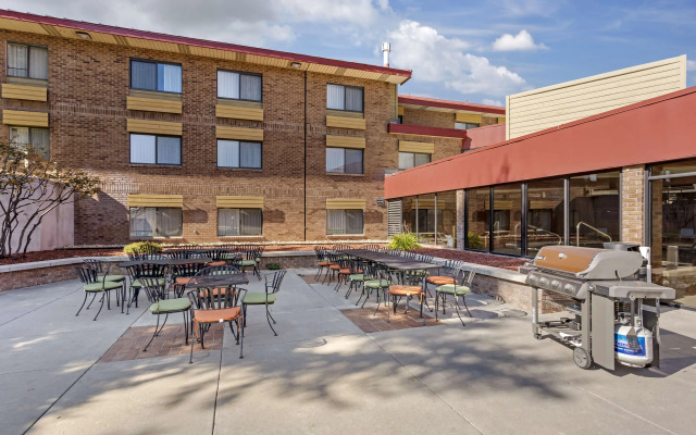 Best Western Plus Landmark Inn