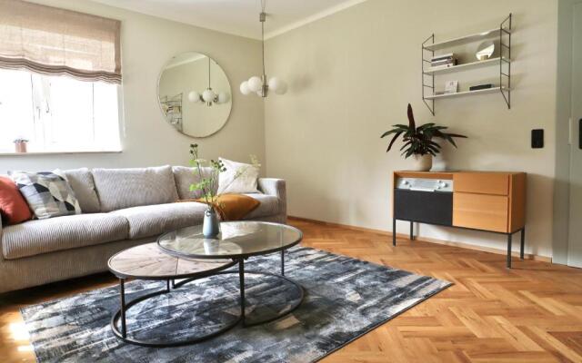 Ferienwohnung 60er Jahre Design Apartment - 65qm Fewo Im Zittauer Gebirge - Familienfreundliche Unterkunft Am Bergfuß Zum Topfer