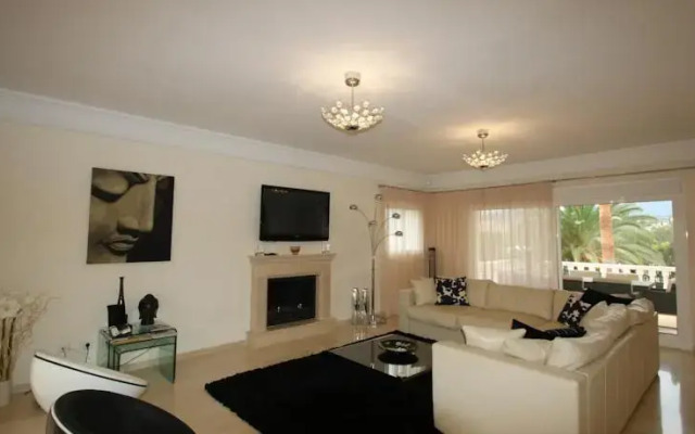 Villa 82