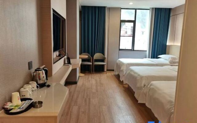 Hotel Pai Hezhou Lingfeng Plaza