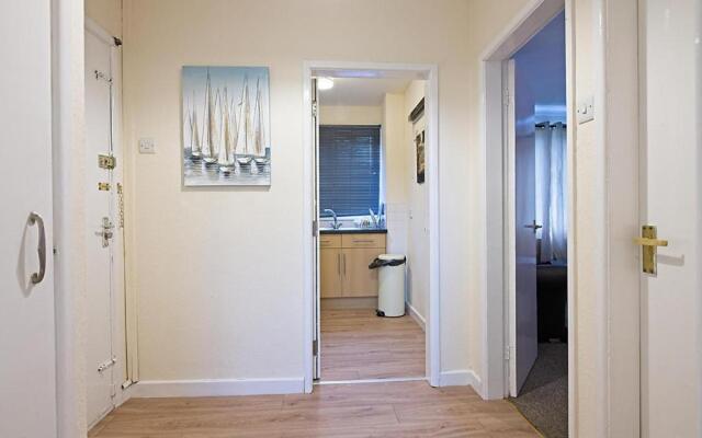 Stylish Five Star Rated Apartment