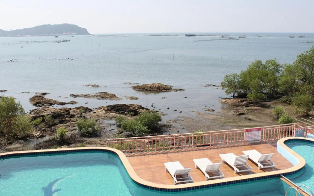 Bai Bua Beach Resort