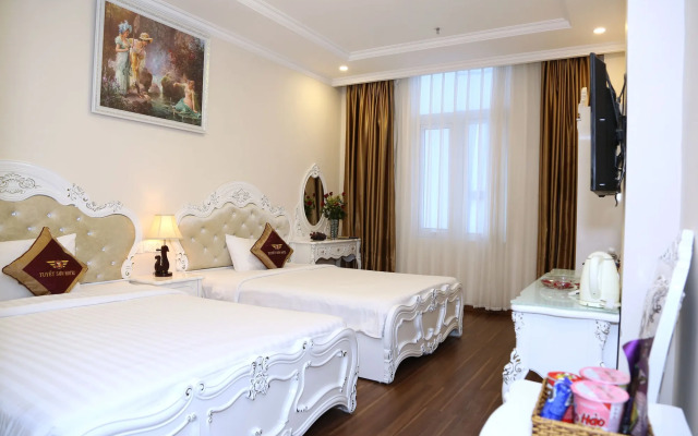 Tuyet Son Hotel