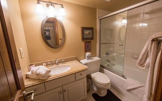 Nine Vail Road Condos with Short Walk to Gondola by RedAwning