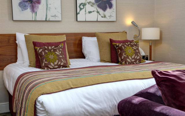 The Bull Hotel, Peterborough