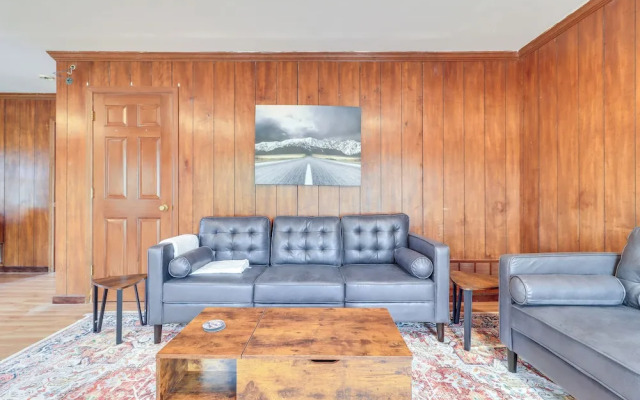 7 Mi to Downtown Toledo: Pet-friendly Apartment