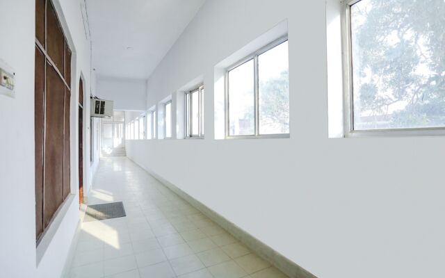 Fabhotel Madhuri Annex