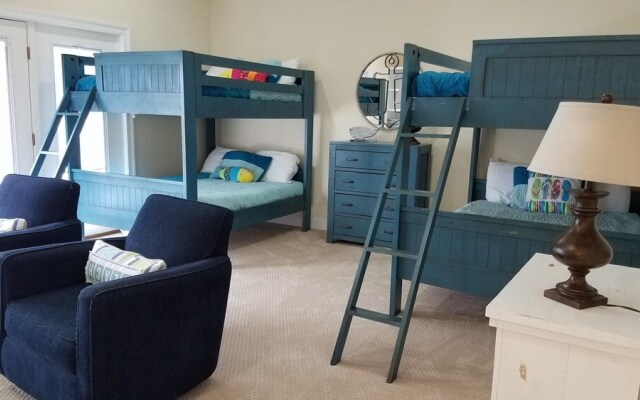 High Tide 7 Bedroom Apartment by BnD