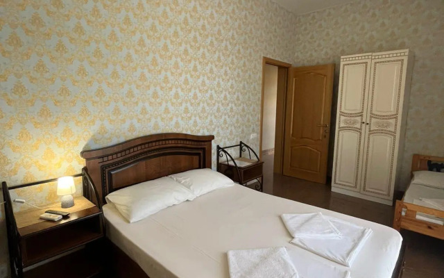 Rosa Home Loo Guest House