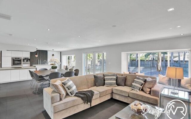 Stunning 5 BR with Heated Pool & Gaming