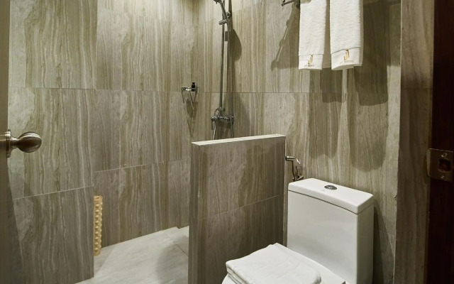 J7 Plaza Hotel