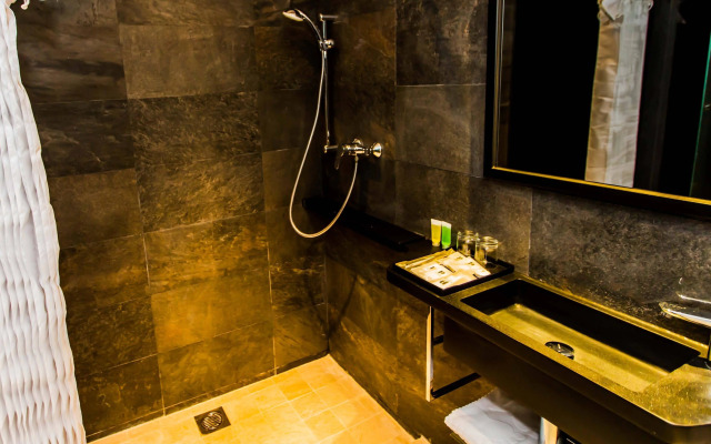 Noble Park Hotel