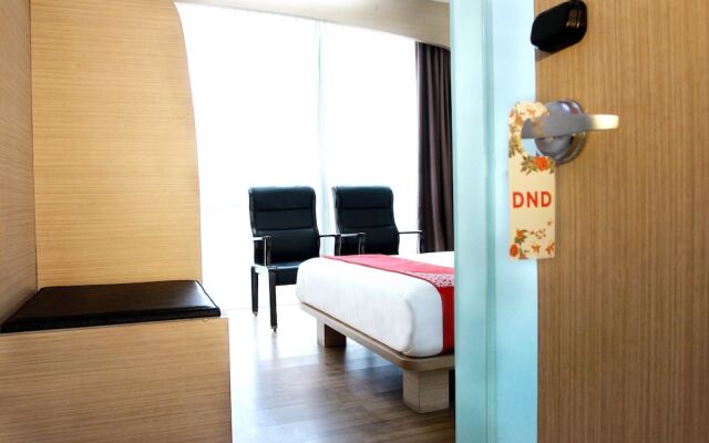 Capital O Business Hotel