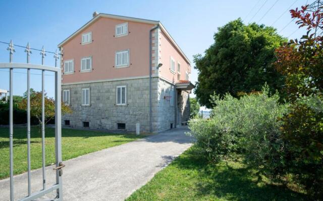 Private House With Pool, sea View and big Garden