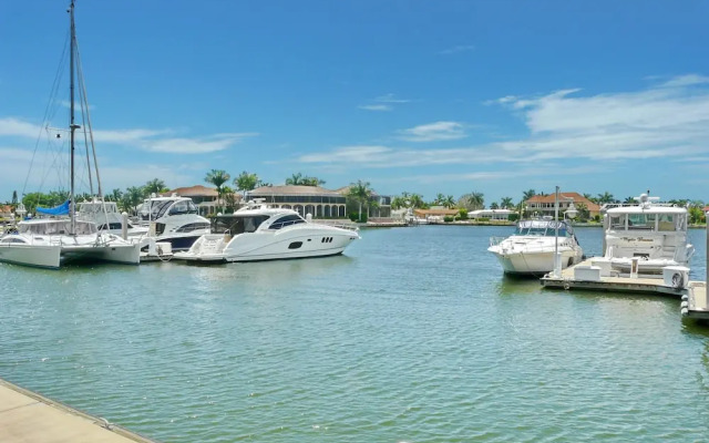 Cozy Beachfront Condo With Pool and Tennis Courts
