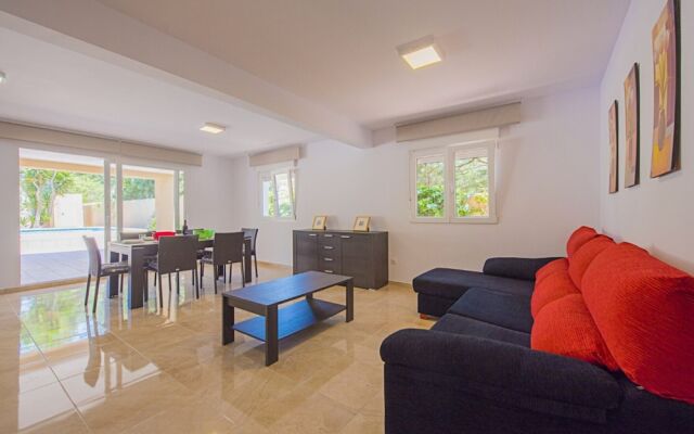 Villa - 7 Bedrooms with Pool - 104989