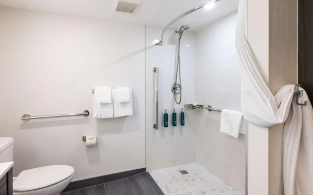DoubleTree by Hilton Calgary North